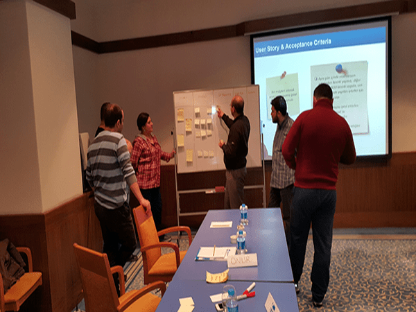 YAZILIM GELİŞTİRME  PROFESYONELLERİ İÇİN AKREDİTE SCRUM MASTER SERTİFİKASI